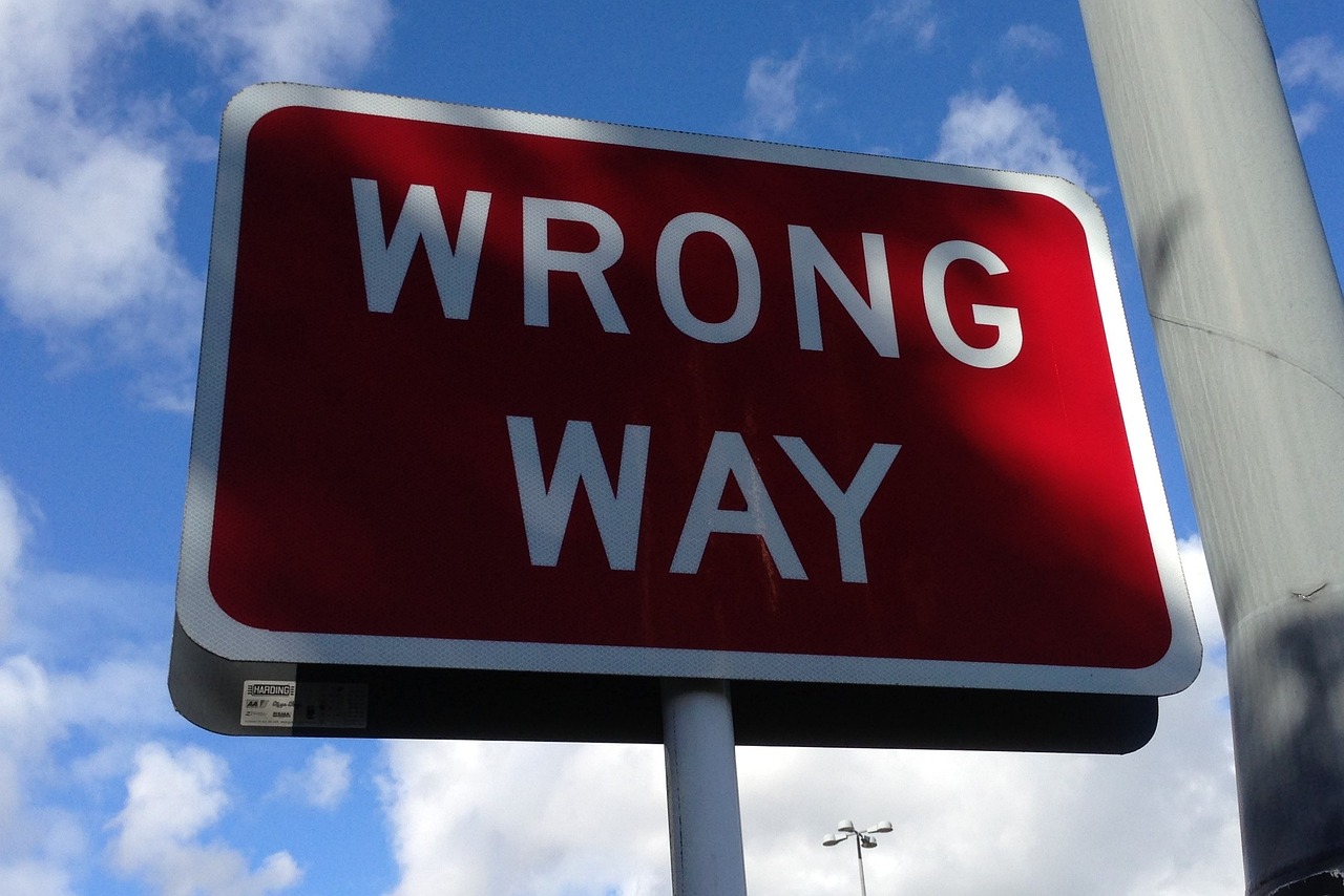 wrong-way-167535_1280.jpg